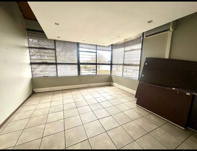 108M² BUSINESS CENTRE TO LET IN RANDHART